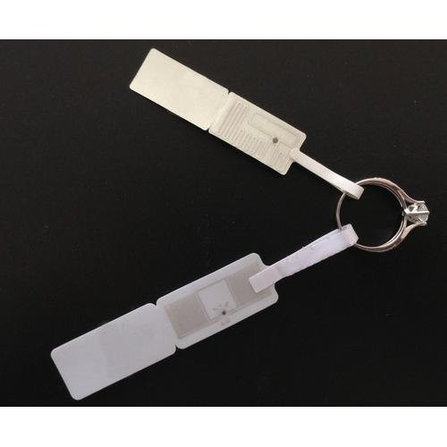 Công nghệ RFID cung cấp giải pháp xác thực chống hàng giả và đáp ứng các yêu cầu kiểm kê cho đồ trang sức và hàng hóa xa xỉ.