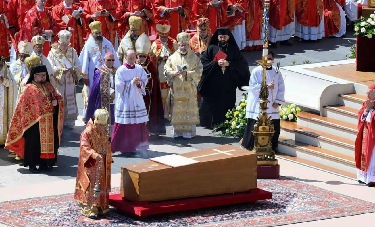 Công nghệ RFID trong không gian tôn giáo: Hiện đại hóa việc quản lý đám đông trong các đền thờ và nhà thờ.