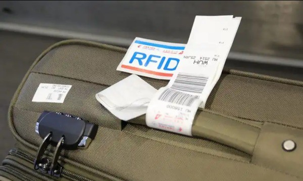 Cuộc cách mạng RFID trong ngành hàng không: Giải quyết vấn đề hành lý thất lạc với hệ thống hành lý thông minh.