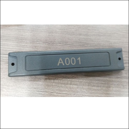 Thẻ RFID UHF gắn trên kim loại JT-K15532 kích thước 155*32*3.5mm bằng nhựa ABS.