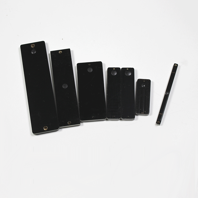 Thẻ RFID UHF JT-K9727 860-960MHz trên chất liệu kim loại, dùng cho quản lý tài sản, kích thước 97x27mm.